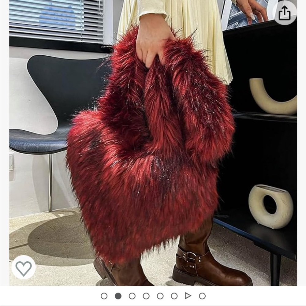Furry heart Purse